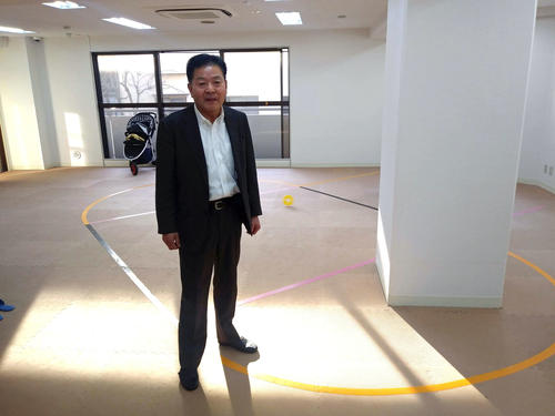ヨコミネ式教育法の提唱者、横峯吉文氏。昨年6月に開園したヨコミネキッズアカデミー桜新町校で、幼児教育の大切さを熱く語った
