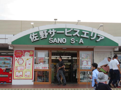 フードコートと売店が営業を一部、再開した東北道・佐野サービスエリア（撮影・村上幸将）