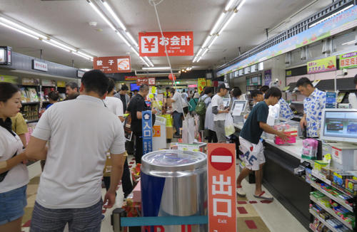営業を再開したショッピングコーナー（撮影・村上幸将）