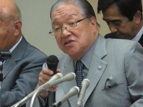 「ここは我々の聖地。命を懸けて反対する」と会見した藤木幸夫横浜港運協会会長
