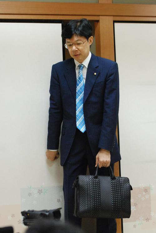 対局に臨んだ谷川浩司九段（撮影・松浦隆司）