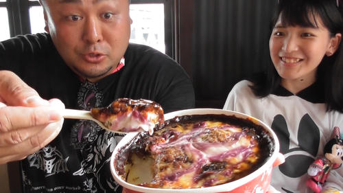 ハロウィーン仕様の黒いカレー「ブラックカレードリア」（撮影・鹿野芳博）