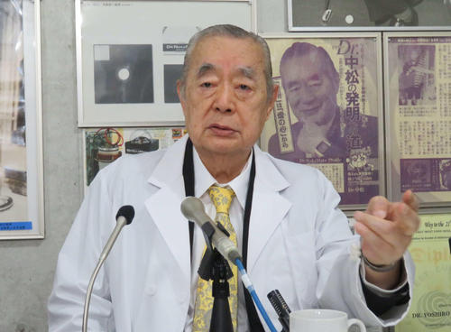 がんに関する会見を開いたドクター中松氏（撮影・村上幸将）