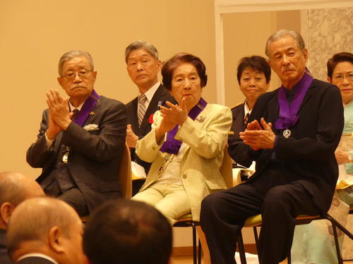 名誉都民顕彰式に出席した左からさいとう・たかを氏、赤松良子氏、三宅一生氏