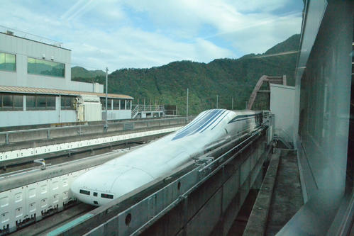 山梨リニア実験センターで走行している車両の先頭車