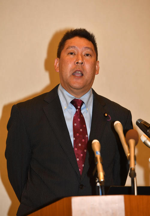 会見する「NHKから国民を守る党（N国）」の党首の立花孝志参院議員（撮影・柴田隆二）
