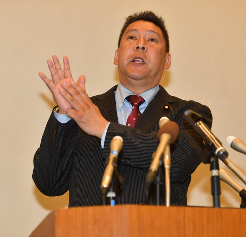 会見する「NHKから国民を守る党（N国）」の党首の立花孝志参院議員（撮影・柴田隆二）