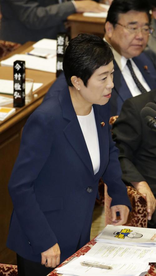 衆院予算委で質問する立憲民主党の辻元清美氏（共同）