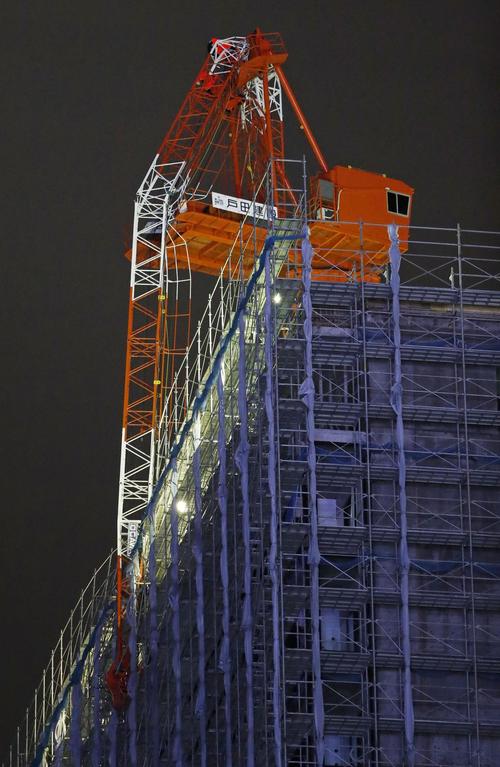 渋谷で工事中ビルのクレーンが折れ曲がりぶら下がる 社会写真ニュース 日刊スポーツ