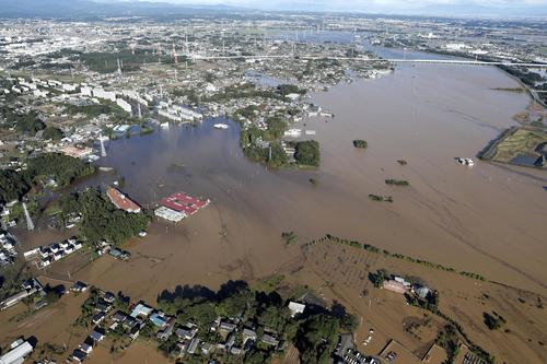 13日午前7時58分　台風19号の大雨で浸水した埼玉県川越市などにまたがる入間川流域（共同）