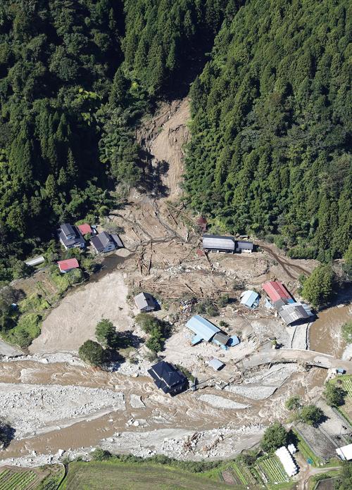 13日午前11時11分　宮城県丸森町の土砂崩れ現場（共同）