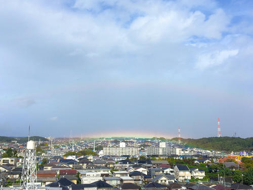 皇居周辺にかかった虹（柳沢多恵さん撮影）