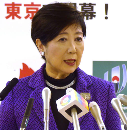 定例会見に臨む小池都知事