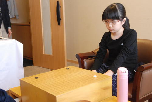 連勝が「4」でストップした仲邑菫初段（撮影・松浦隆司）