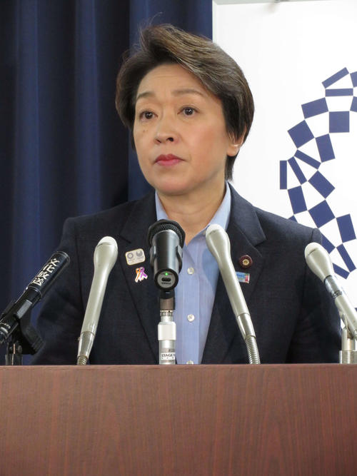 閣議後の定例会見を行った橋本聖子五輪相（撮影・近藤由美子）