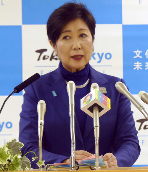 定例会見に臨む小池都知事
