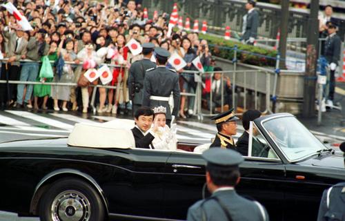 93年6月、ご成婚パレードをされる浩宮徳仁皇太子殿下と皇太子妃雅子さま