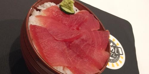 マグロ卸のマグロ丼