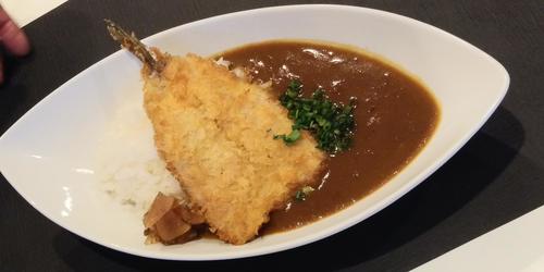 漁港カレー。フライはカマス