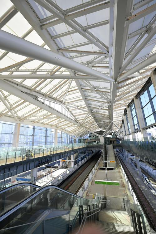 報道関係者に公開されたJR高輪ゲートウェイ駅の駅舎（共同）