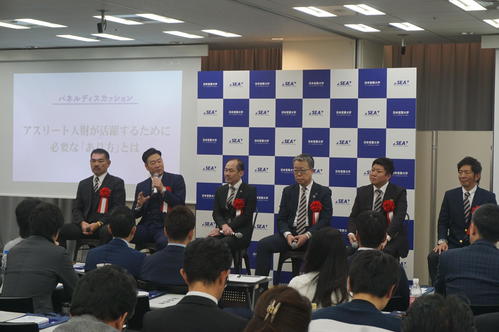 パネルディスカッションに出演した6人の企業経営者。左から河辺幸夫氏、星山忠弘氏、西田一見氏、吉井雅史氏、小川泰史氏、中田仁之氏