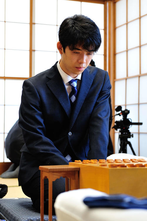 第69期大阪王将杯王将戦挑戦者決定リーグの広瀬章人竜王戦に臨む藤井聡太七段