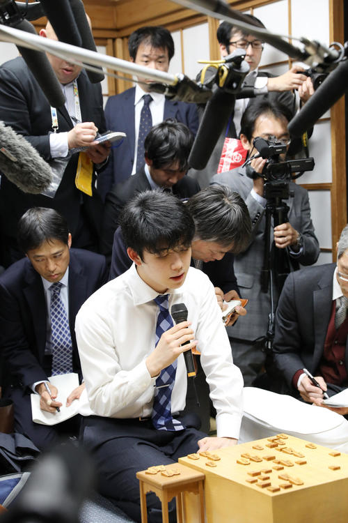 史上最年少でのタイトル戦挑戦が持ち越しとなった藤井聡太七段（撮影・青山麻美）