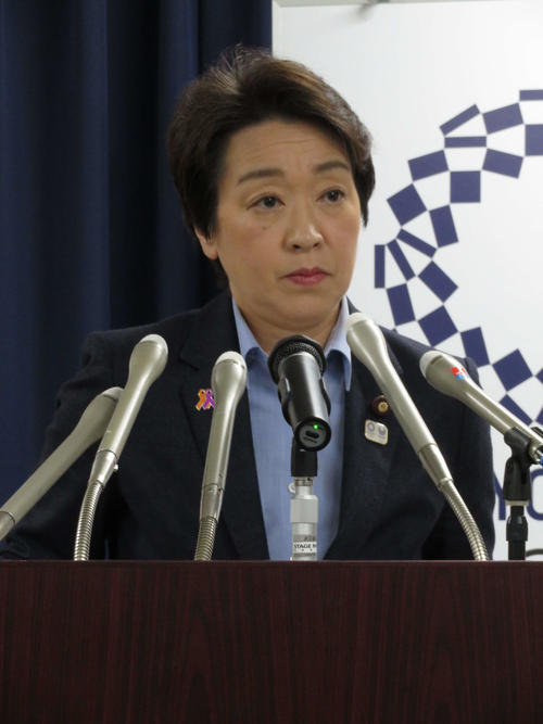 閣議後の定例会見を行った橋本聖子五輪相（撮影・近藤由美子）