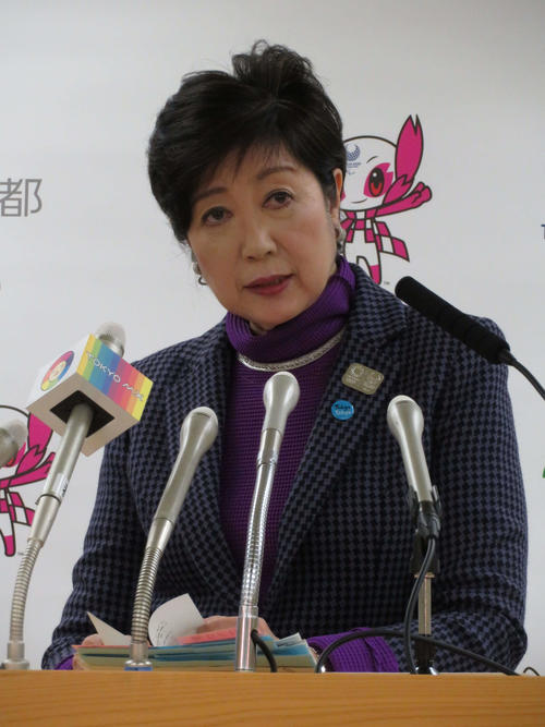 定例会見を行った東京都の小池百合子知事（撮影・近藤由美子）