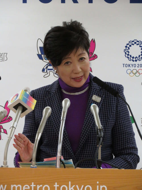定例会見を行った東京都の小池知事（撮影・近藤由美子）