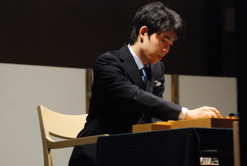 名古屋市内で行われた将棋イベントの特別対局に藤井聡太七段（撮影・松浦隆司）