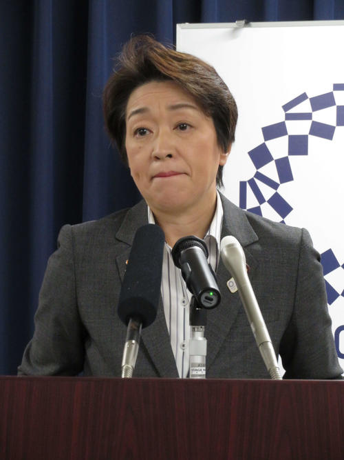 閣議後の定例会見を行った橋本聖子五輪相（撮影・近藤由美子）