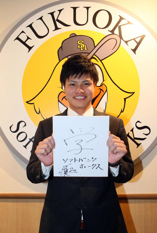 “今年の漢字1字”甲斐野央（撮影・栗木一考）