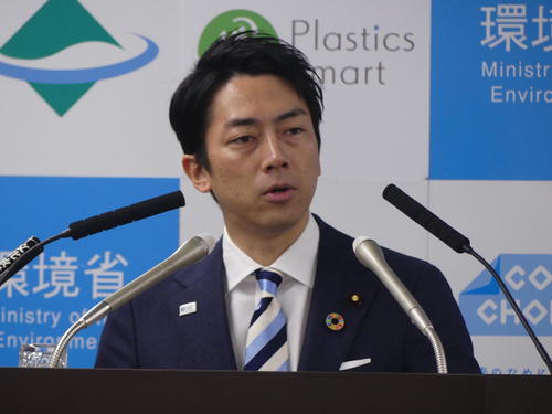 COP25から帰国し、閣議後会見に臨む小泉進次郎環境相
