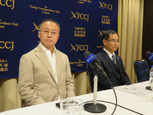 日本外国特派員協会で会見を開いた山口敬之氏（左）（撮影・村上幸将）