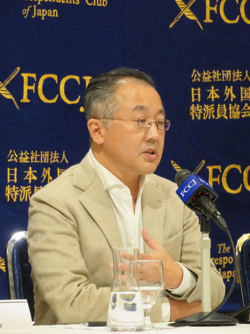日本外国特派員協会での会見中に、やや怒りをにじませる山口敬之氏（撮影・村上幸将）