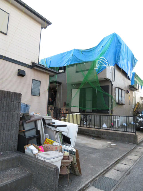 市原ゴルフガーデンの鉄柱が倒れ込んだ湯浅泰一さんの次男の自宅