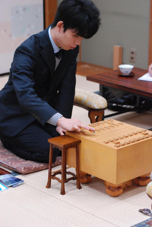 年内ラスト対局に臨んだ藤井聡太七段（撮影・松浦隆司）
