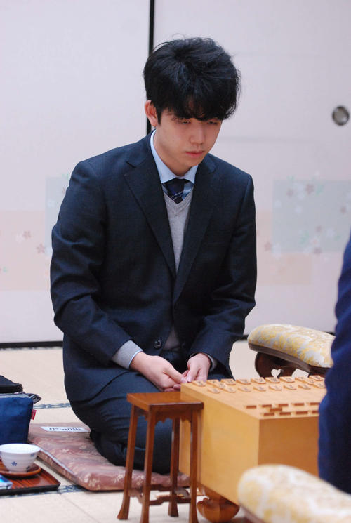 年内ラスト対局に臨んだ藤井聡太七段（撮影・松浦隆司）