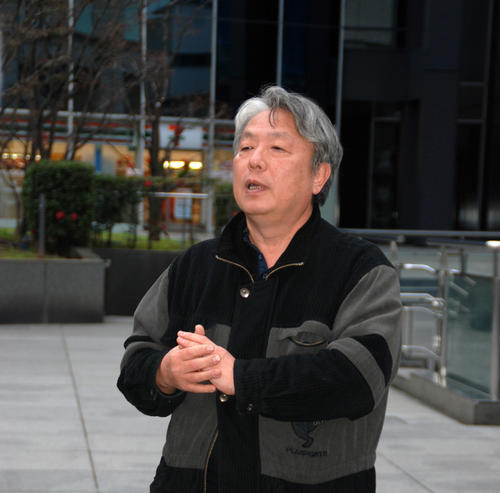 大阪市内でセブン本部との話し合いを行った松本実敏さん（撮影・松浦隆司）