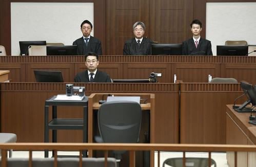 相模原障がい者施設殺傷事件で、植松聖被告の裁判員裁判初公判が開かれる横浜地裁の法廷（代表撮影、共同）