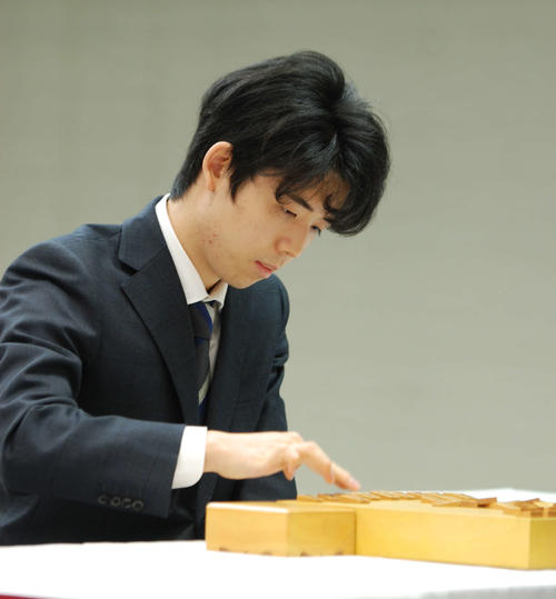 3連覇を目指し対局に臨んだ藤井聡太七段（撮影・松浦隆司）