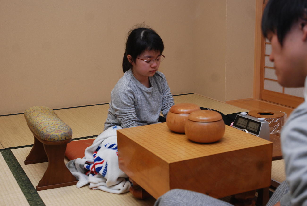 20年3連敗スタートに悔しさをにじます仲邑菫初段（撮影・松浦隆司）