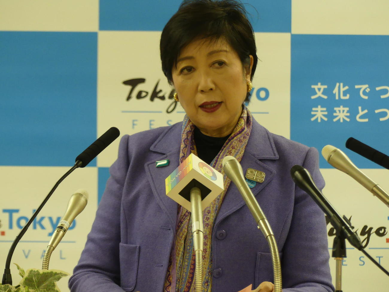 定例会見に臨む小池都知事