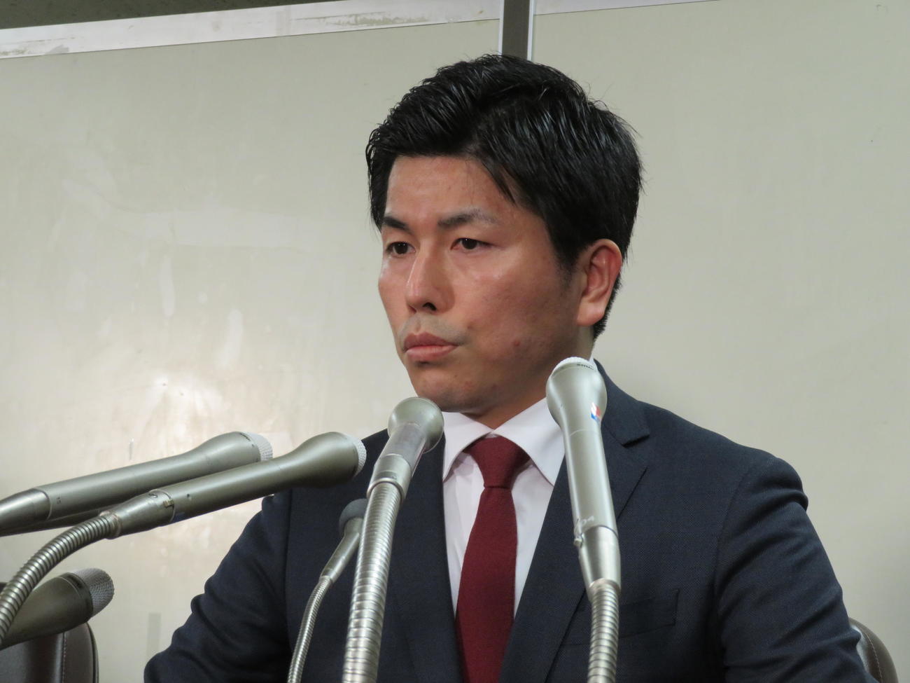 飯塚幸三・元院長の在宅起訴を受けて会見を開いた、松永さんの夫（撮影・村上幸将）