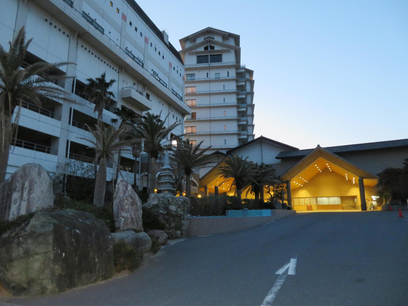 千葉県勝浦市の「勝浦ホテル三日月」（撮影・佐藤勝亮）