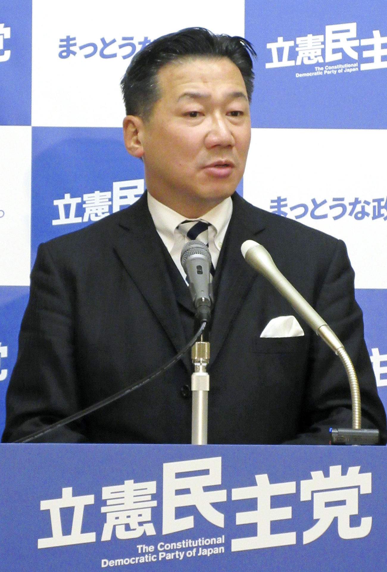 記者会見する立憲民主党の福山幹事長（共同）