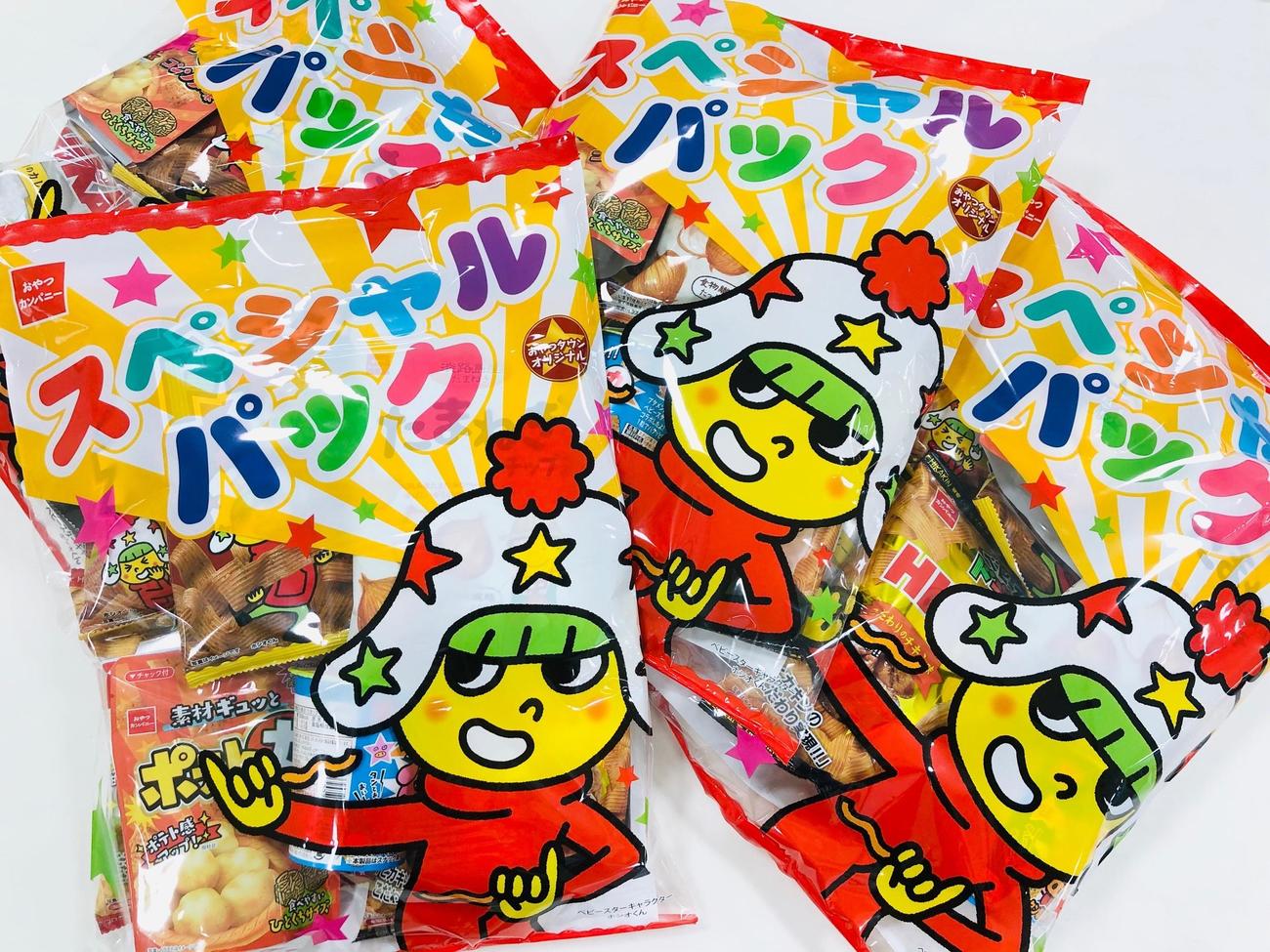 おやつタウンが津市内69カ所の学童保育施設に無料で配った「スペシャルパック」