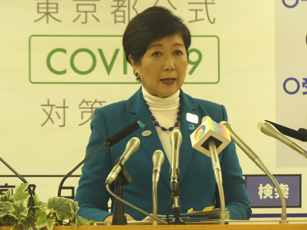定例会見に臨む小池百合子都知事
