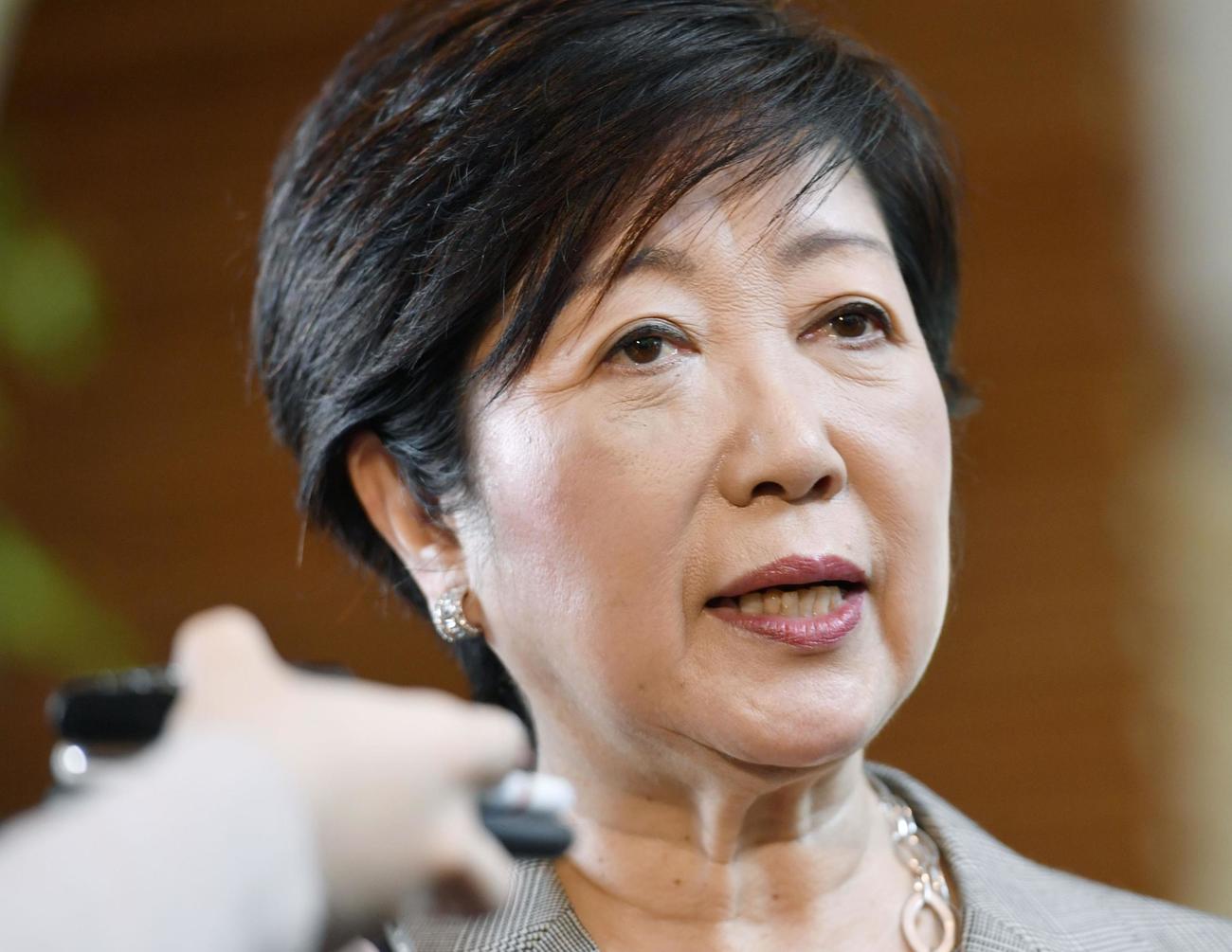 安倍首相と面会後、取材に応じる東京都の小池百合子知事（共同）